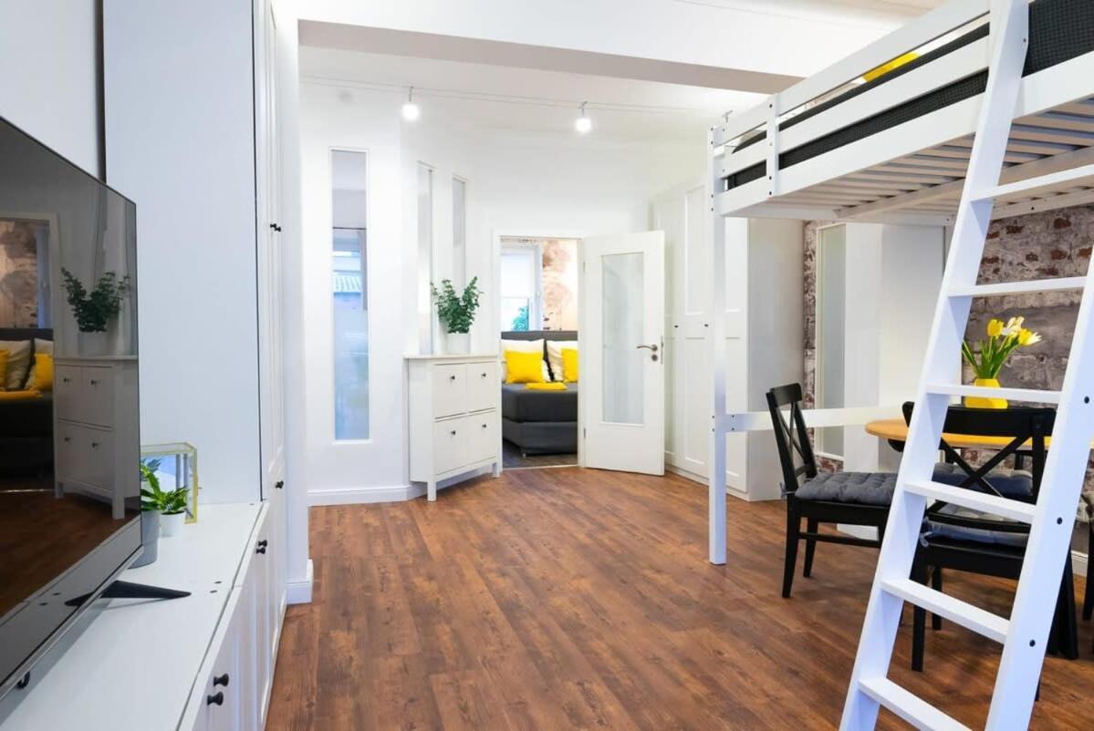 Shabby Chic Apartment In Ideal Location Хамбург Екстериор снимка